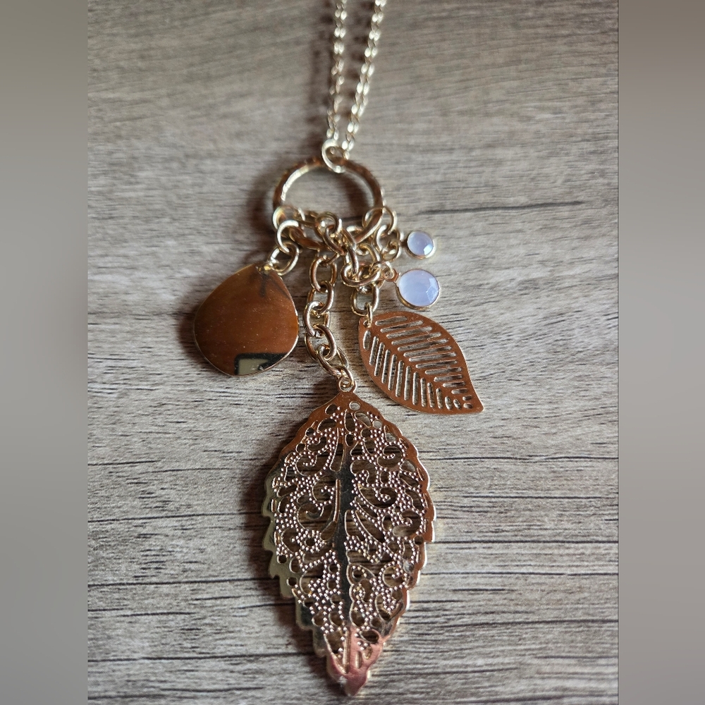 Elegant Gold Leaf Pendant Necklace
